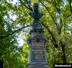 Пам'ятник Івану Котляревському в Полтава, встановлений у 1903 році