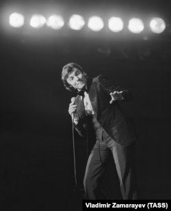 Уже невдовзі Карел Ґотт виступав з закордонними концертами. Виступ у Москві. 1 вересня 1978 року.