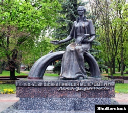 Пам’ятник Лесі Українці (1871–1913) у місті Ковелі Волинської області