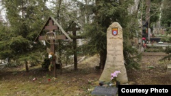 Пам'ятник на братській могилі членів Російської визвольної армії на Ольшанському кладовищі у Празі