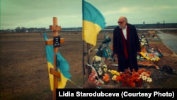 Ігор Померанцев на цвинтарі, де поховані військові, що загинули на сході України