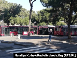 Автобусна зупинка біля залізничного вокзалу Терміні, Рим, Італія. 12 квітня 2020 року