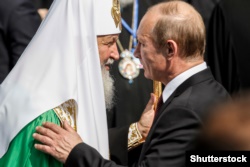 Президент Росії Володимир Путін (праворуч) і патріарх Московський Кирило на одному із заходів, присвячених 1025-річчю Хрещення України-Русі. Київ, 27 липня 2013 року