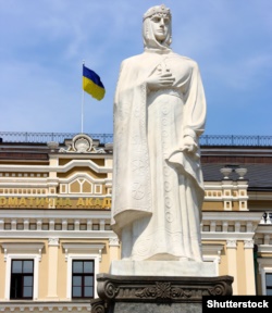 Київ. Пам’ятник Київській княгині Ользі, яка у 957 році прийняла християнство, відвідавши Константинополь