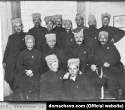 Вояки першої української дивізії синьожупанників Армії УНР в Домачеві на Берестейщині. 25 грудня 1917 року