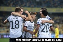 Збірна Німеччини святкує другий гол у воротах України