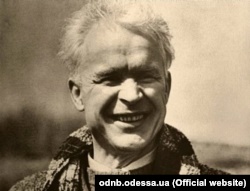 Олександр Довженко (1894–1956) – український письменник, кінорежисер, кінодраматург, художник, класик світового кінематографа