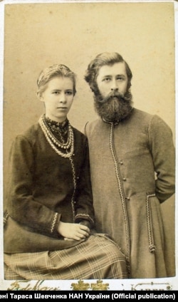 Леся Українка (Лариса Косач-Квітка) зі своїм братом Михайлом. Київ, 1890-і роки