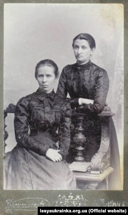 Леся Українка (ліворуч) із Ольгою Кобилянською. Чернівці, 1901 рік