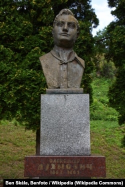 Пам'ятник Олександру Духновичу на його батьківщині. Село Тополя на Пряшівщині, Словаччина