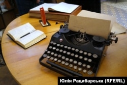 Машинка, на якій друкували самвидав. Виставка «Неприборкана пам'ять» у Дніпропетровському національному історичному музеї імені Яворницького