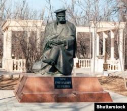 Пам'ятник Тарасу Шевченку в Казахстані у місті Форт-Шевченко
