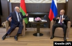 Президент Білорусі Олександр Лукашенко (ліворуч) і президент Росії Володимир Путін під час зустрічі в Сочі, 14 вересня 2020 року