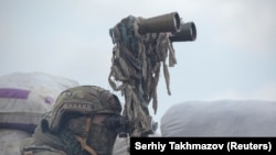 Загострення на Донбасі: фото з окопів та бомбосховищ