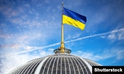 Державний Прапор на будівлі Верховної Ради України