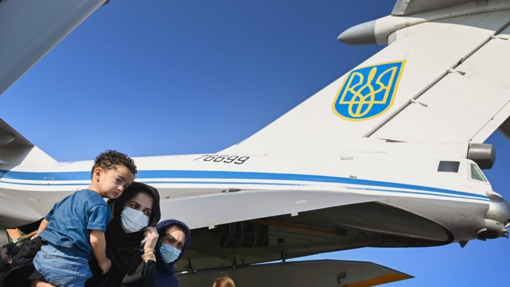 В Україну прибув літак із людьми, евакуйованими з Афганістану