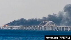 Вибух на Кримському мосту: охоплені вогнем цистерни та паніка у Криму (фотогалерея)