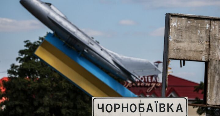 Херсонська ОВА: Чорнобаївка потрапила під обстріл російських військ, постраждала дитина