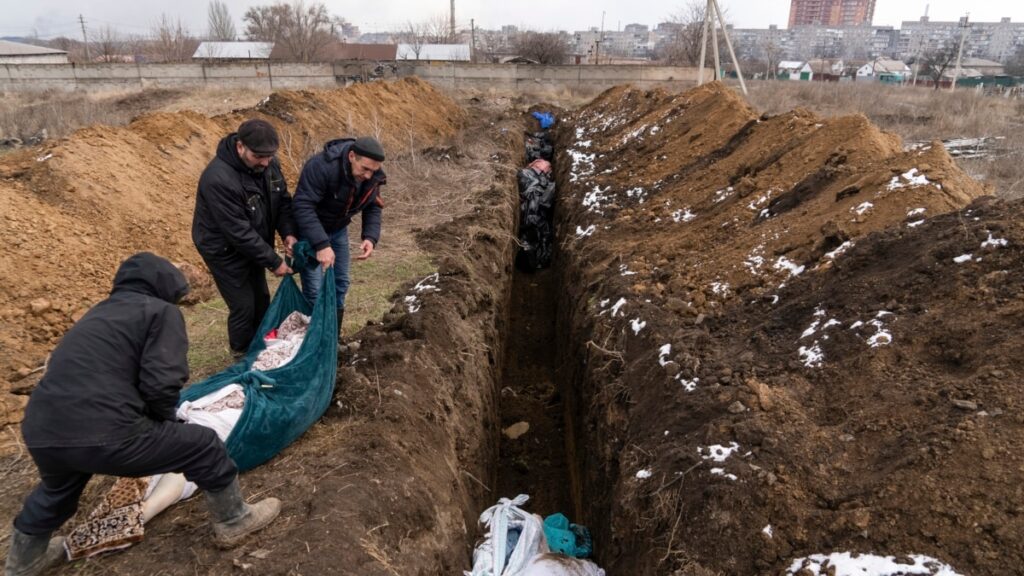 На Харківщині ексгумували тіло залізничника, якого розстріляли військові РФ – поліція