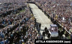 Прибуття Івана Павла ІІ на богослужіння у Львові, 27 червня 2001 рік