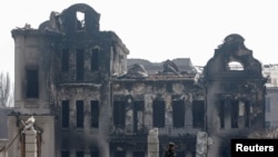 Більшість будівель окупованого Маріуполя зруйновані, квітень 2022 року