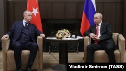 Президент РФ Володимир Путін та президент Туреччини Реджеп Тайїп Ердоган (справа наліво), архівне фото