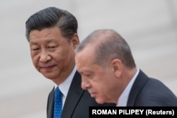 Президент Туреччини Реджеп Тайїп Ердоган (праворуч) та очільник Китаю Сі Цзіньпін